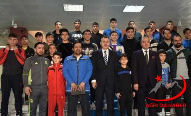 İranlı Güreşciler Elban'ı Ziyaret Etti