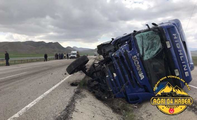 Ağrıda Trafik Kazası 2 Ölü,1 Yaralı