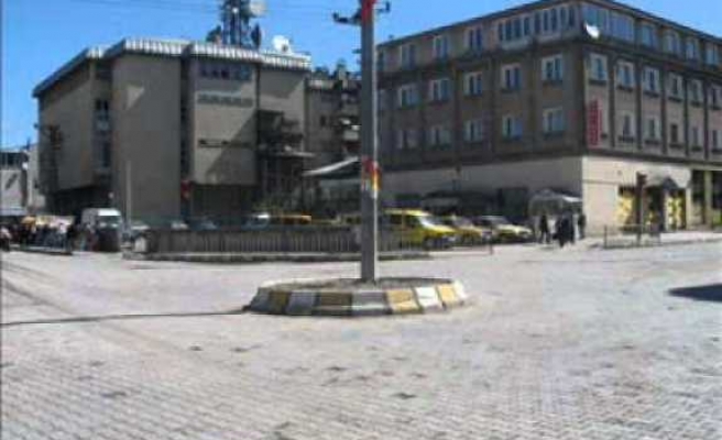 Ağrı da Dört Yol Trafiğe Kapatılıyor