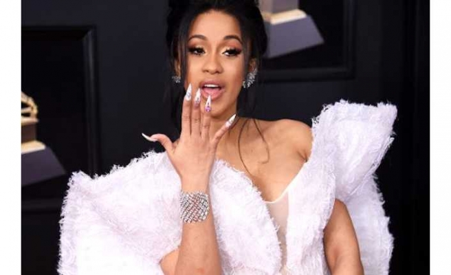 Cardi B Çıplak Fotoğrafını Paylaştı