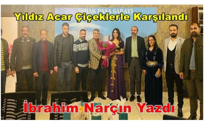 YILDIZ ACAR ÇİÇEKLERLE KARŞILANDI