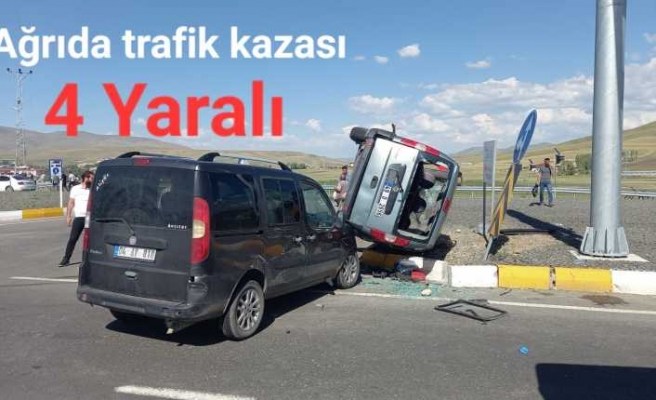 Ölüm Kavşağında Kaza 4 Yaralı