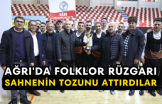 Ağrı'da Folklor Rüzgarı Sahnenin Tozunu Attırdılar