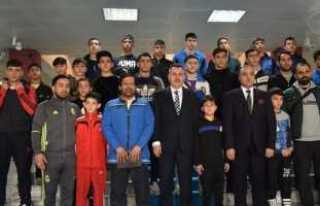 İranlı Güreşciler Elban'ı Ziyaret Etti