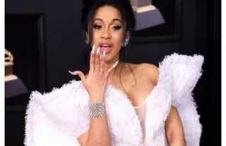 Cardi B Çıplak Fotoğrafını Paylaştı