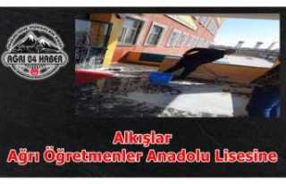 Alkışlar  Ağrı Öğretmenler Anadolu Lisesine