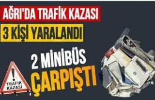 Ağrı’da iki minibüsün karıştığı trafik...