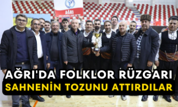 Ağrı'da Folklor Rüzgarı Sahnenin Tozunu Attırdılar