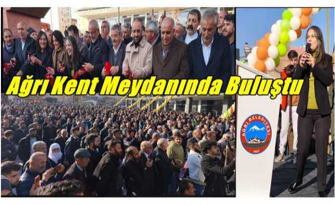 Aras'ın Gurur Gününde Ağrı ,Kent Meydanında Buluştu