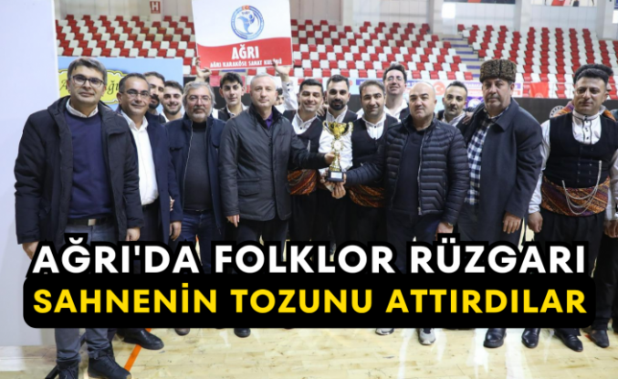 Ağrı'da Folklor Rüzgarı Sahnenin Tozunu Attırdılar