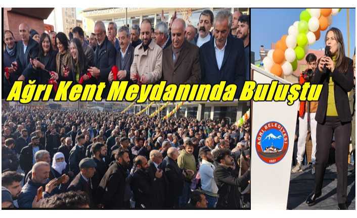 Aras'ın Gurur Gününde Ağrı ,Kent Meydanında Buluştu