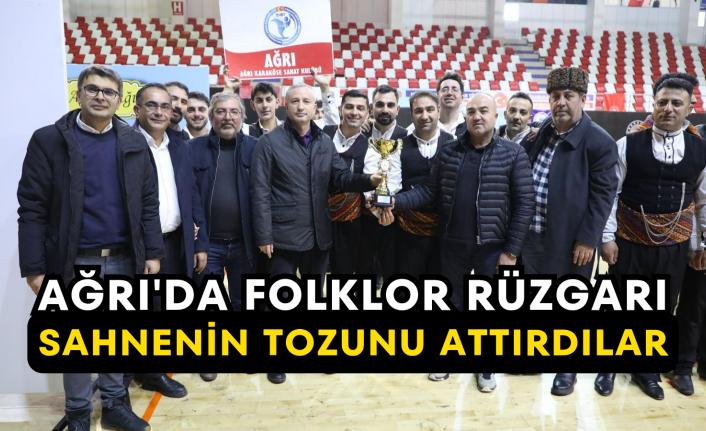 Ağrı'da Folklor Rüzgarı Sahnenin Tozunu Attırdılar